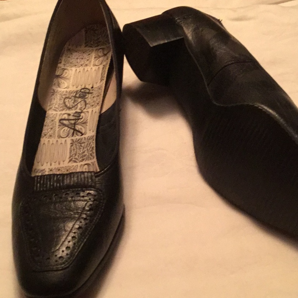 AirStep Pumps Black Leather 7.5AA EUC